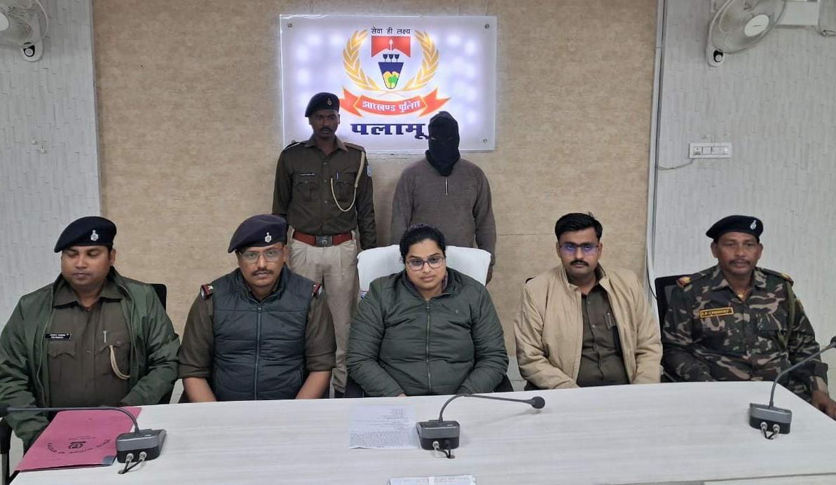 पलामू में नशे के खिलाफ बड़ी कार्रवाई, माधुरी जंगल से 64.3 ग्राम ब्राउन शुगर के साथ युवक गिरफ्तार