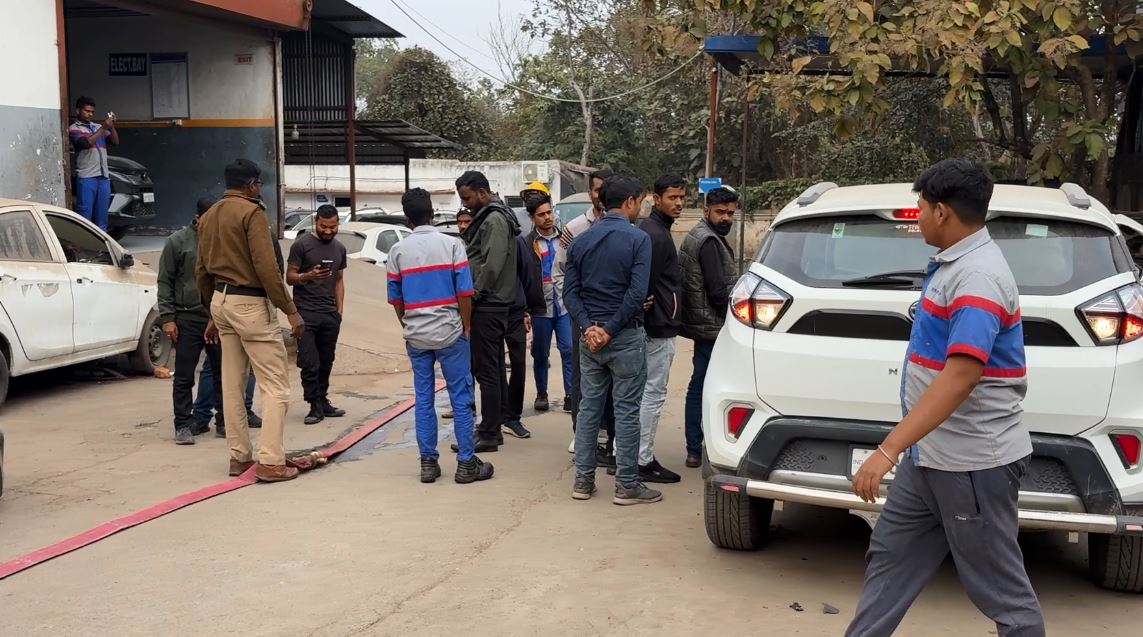 CM आवास के सामने टला बड़ा हादसा, टाटा मोटर्स शोरूम के जेनरेटर में लगी आग