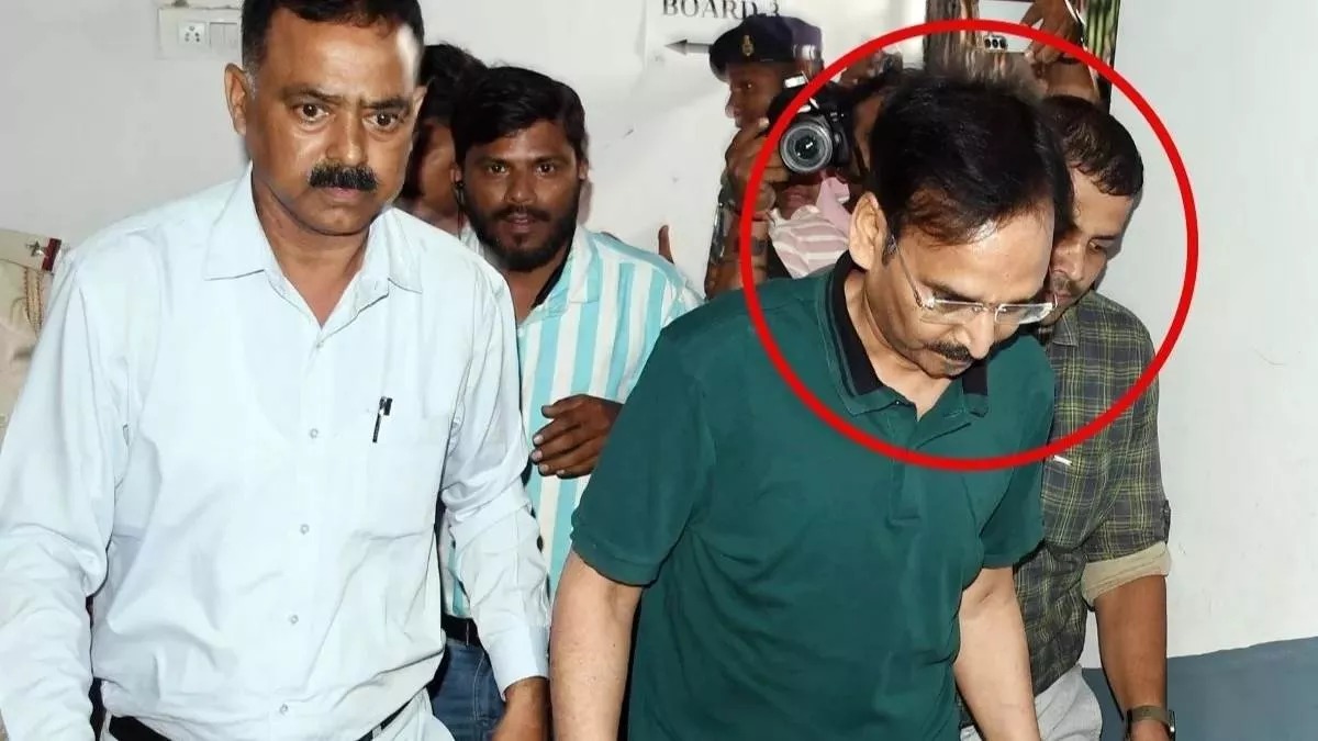 IAS विनय चौबे ने सरकार में रहते करोड़ों की संपत्ति अर्जित की, नोएडा गुरुग्राम में बड़ा निवेश, ACB कर सकती है जब्त