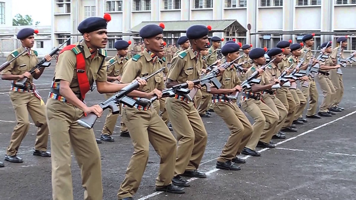 पेरेंट्स के लिए गुड न्यूज! झारखंड का दूसरा सैनिक स्कूल खुलेगा गोड्डा में, राज्यपाल की बैठक में लिया गया बड़ा फैसला