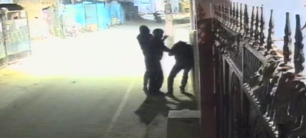 हाल-ए-राजधानी रांची: रात 1 बजे मीडिया कर्मियों पर जानलेवा हमला, घटना CCTV में कैद, देखें वीडियो
