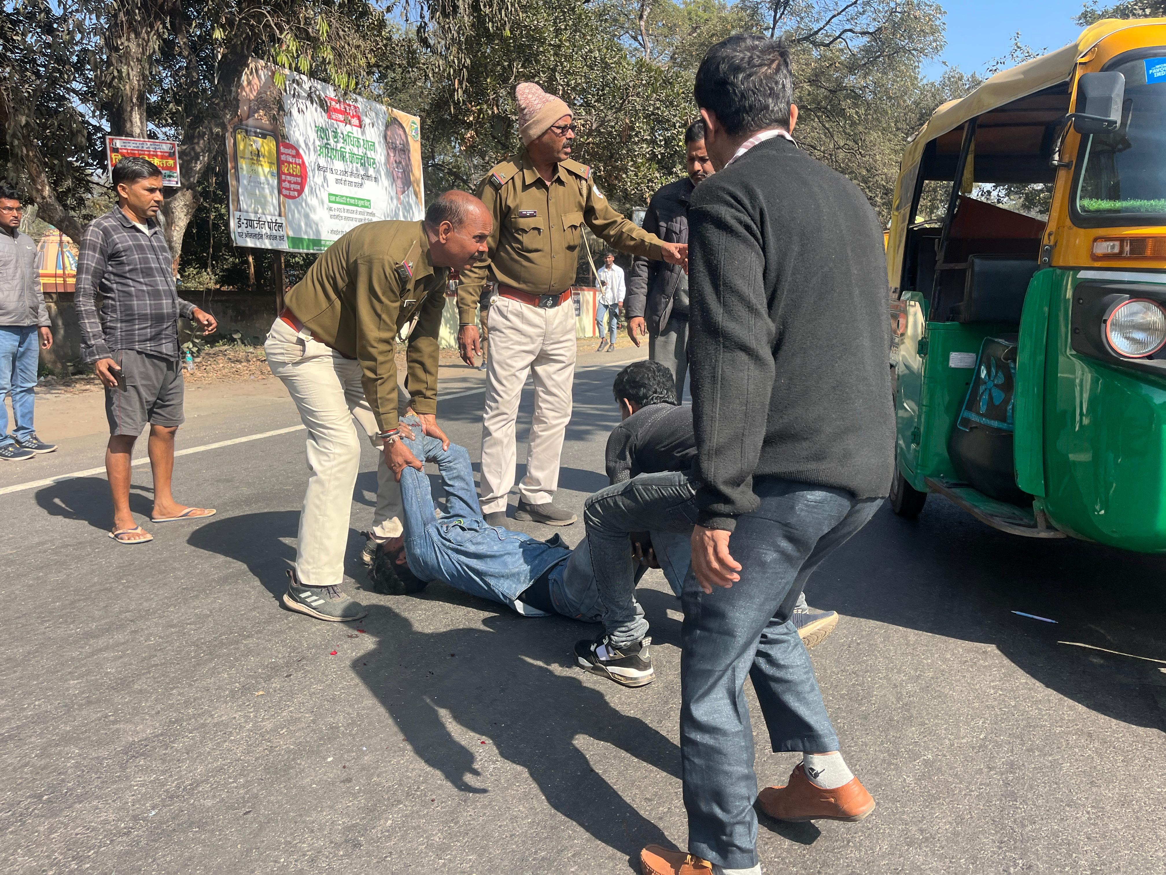 BREAKING:सरायकेला के राजनगर में बड़ा सड़क हादसा, तेज रफ़्तार कार की जोरदार टक्कर में एक की हालत गंभीर