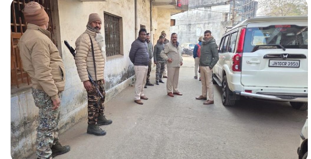 गैंग्स ऑफ़ वासेपुर के खिलाफ धनबाद पुलिस ने खोल दिया नेटवर्क का मुंह, तो दो छापे में क्या -क्या खुले राज!