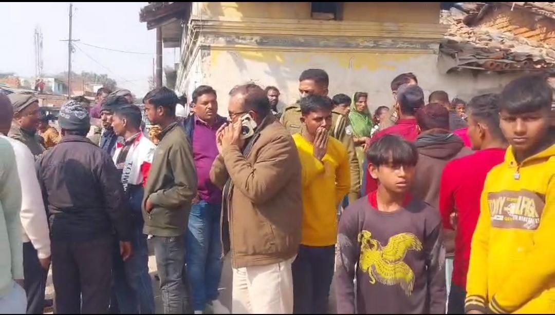 देवघर में मंदिर जीर्णोद्धार को लेकर दो पक्षों में हिंसक झड़प, आधा दर्जन से ज्यादा लोग घायल