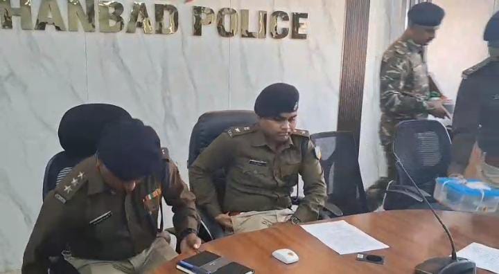 धनबाद पुलिस ने किया पम्पू तालाब हत्याकांड का खुलासा, आरोपी बेटा और बेटी का प्रेमी गिरफ्तार