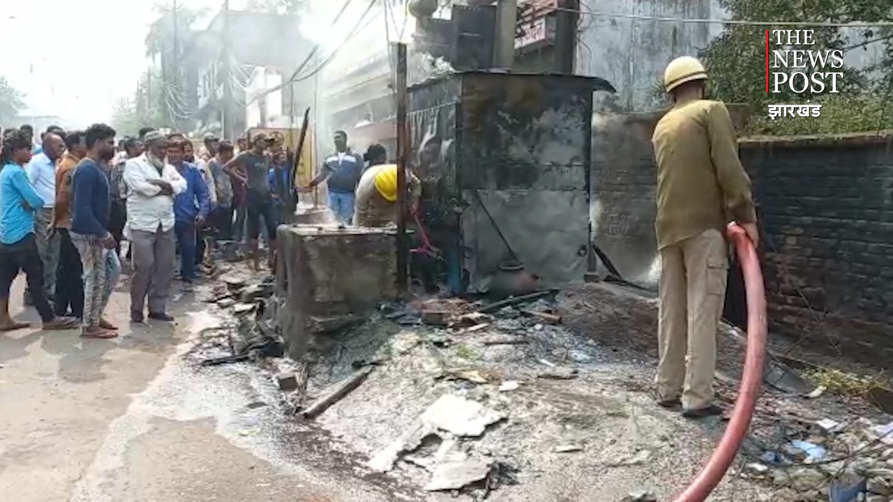 धनबाद में आग से मची अफरातफरी, कई छोटी गुमटियां हुई जलकर राख