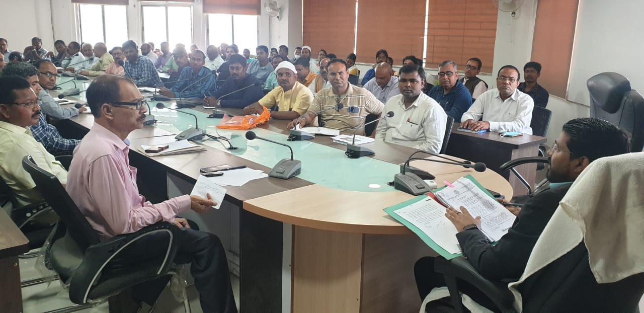 मैट्रिक एवं इंटर परीक्षा 2022: पलामू उपायुक्त ने की कदाचार मुक्त परीक्षा के लिए अधिकारियों के साथ बैठक, दिए कई निर्देश