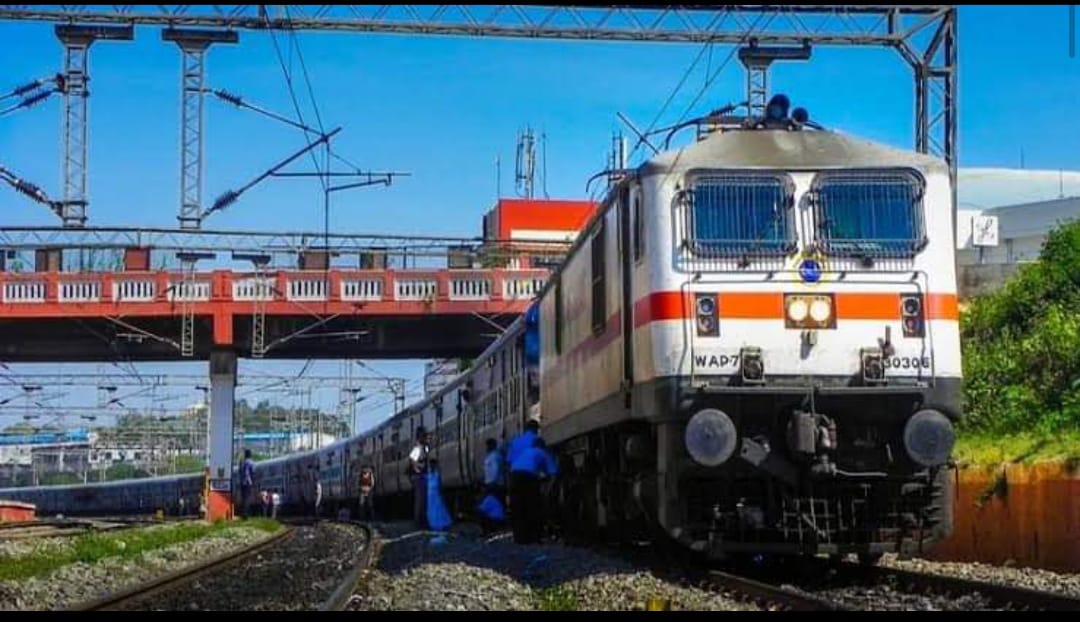 अब ढोना नहीं पड़ेगा कंबल का बोझ,  ट्रेनों में बेडरोल की सुविधा तत्काल बहाल करने का निर्देश