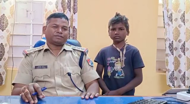 मां की डांट से घर छोड़ कर निकला बच्चा, भटक कर पहुंचा रेलवे स्टेशन, RPF ने कुछ ऐसे की मदद...