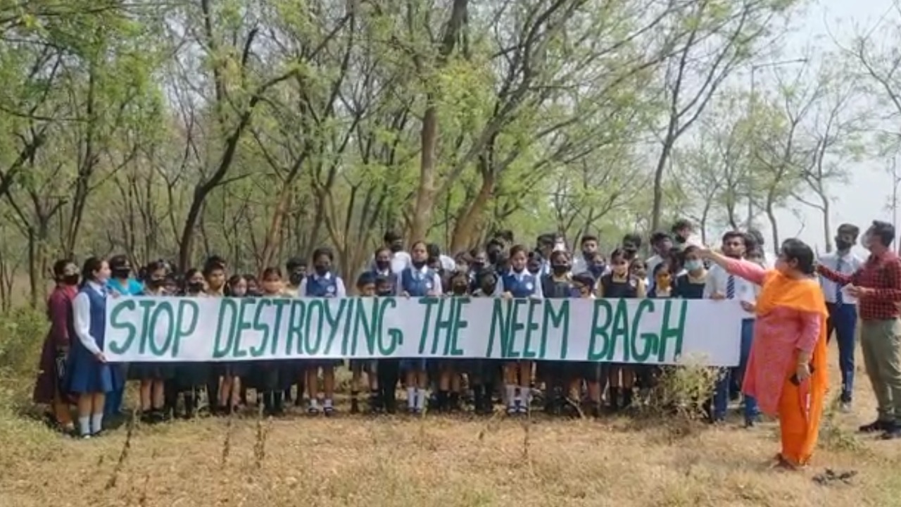 जल दिवस आज : बच्चों ने नीम बाग नष्ट कर रहे असामाजिक तत्वों/नशेड़ियों के खिलाफ की गांधीगिरी