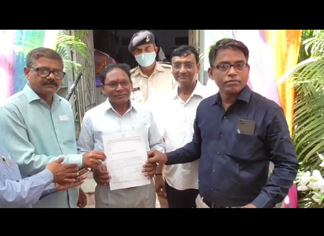 बेटियों को पढ़ाना है तो सुविधा भी दीजिए हुजूर ! छात्राओं के लिए मांगी एक्सक्लूसिव बस सेवा