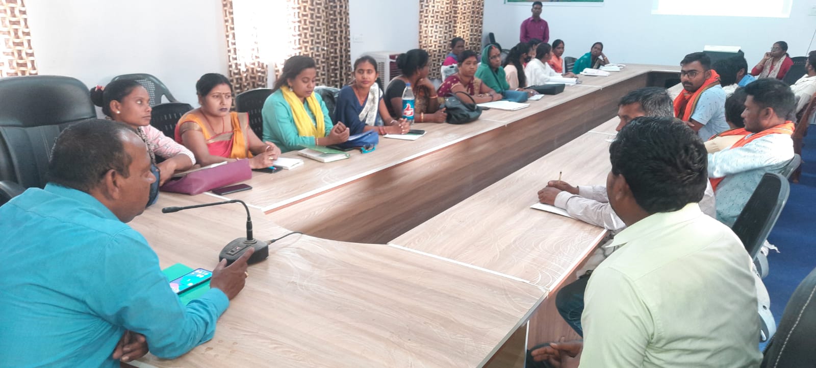 पेयजल की समस्या को लेकर बीडीओ ने की बैठक, कंट्रोल रूम गठन करने का दिया निर्देश