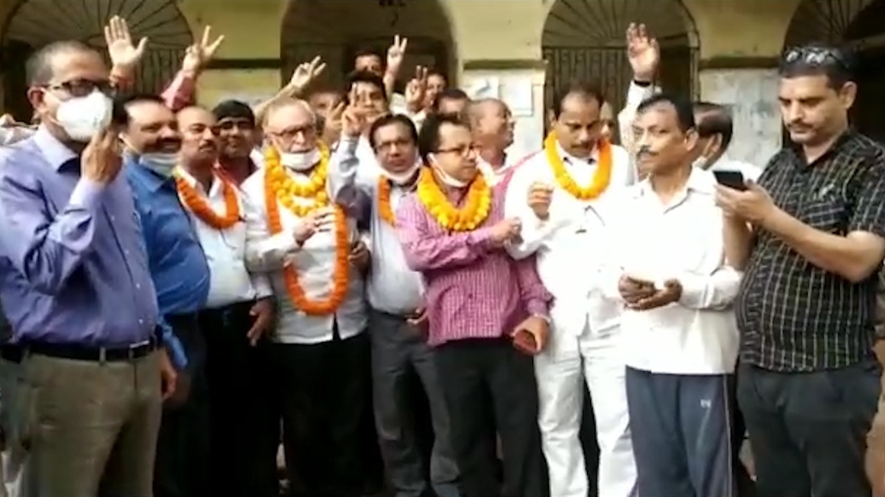 विजय कुमार सिंह दुमका जिला बार एसोसिएशन नये अध्यक्ष निर्वाचित