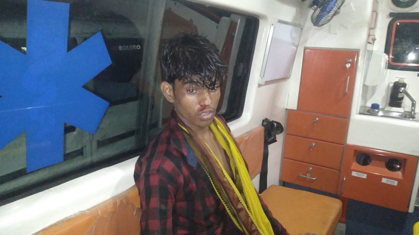 धनबाद में एक युवक युवती के बेसुध मिलने से सनसनी, इलाज के लिए सीएचसी रेफर