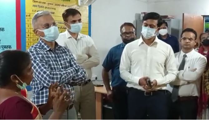 महिलाओं को आर्थिक रूप से स्वावलंबी बनाने के लिए सरकारी की योजनाओं से सचिव ने कराया अवगत