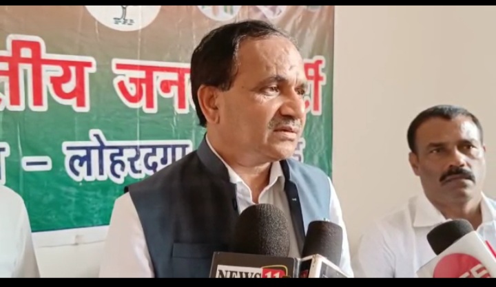 आकांक्षी जिलों में चल रहे योजनाओं की केंद्रीय मंत्री ने  समीक्षा की, कहा - पीएम मोदी का सपना साकार हो रहा