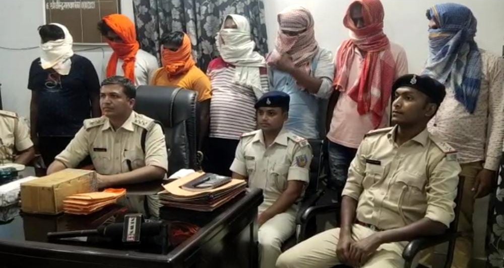 देवघर में सात जुआरी धराए, बरामद हुआ यह सब कुछ