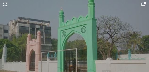 तरावीह की नमाज अदा कर मांगी गई अमन चैन की दुआ, ईद को लेकर ईदगाहों में नमाज की तैयारी शुरू